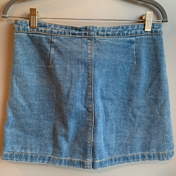 ✨🌀 Denim Button Skirt 🌀✨ - Picture 3 of 3